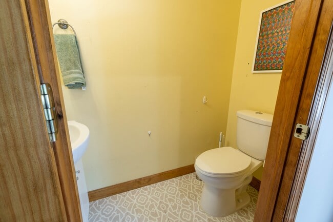 Building Photo - 1241 Bates Ave