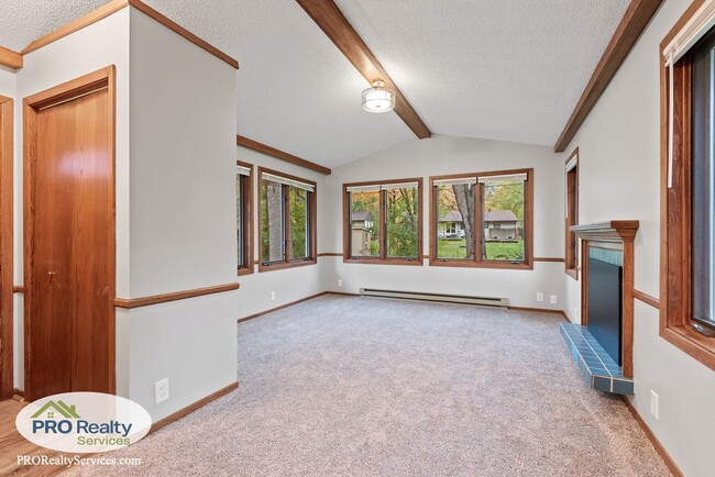 Building Photo - 3 Bedroom Home in Crystal