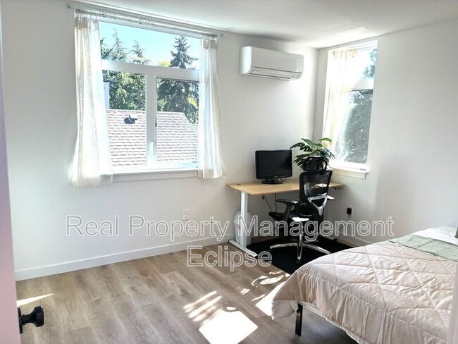 Building Photo - 2925 39th Ave SW