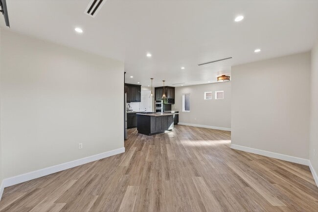 Building Photo - Beautifully Remodeled 3-Bedroom Home in Pr...