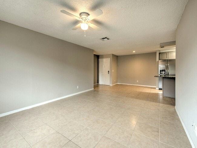 Building Photo - 608 Golden Raintree Pl