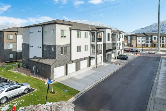Primary Photo - Comfy, Pet-Friendly 3BR in a Great Vineyar...