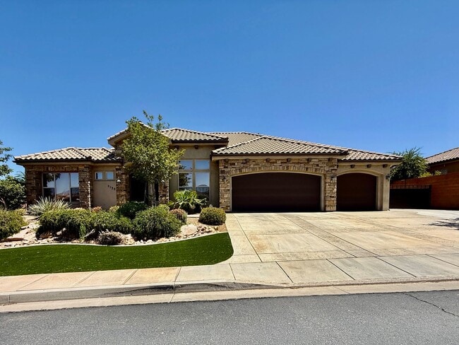 Primary Photo - Beautiful Five-Bedroom Home in Tonaquint V...