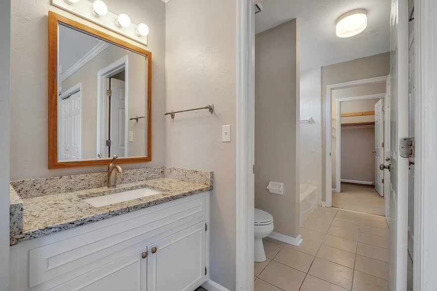 Building Photo - 550 Teal Ln