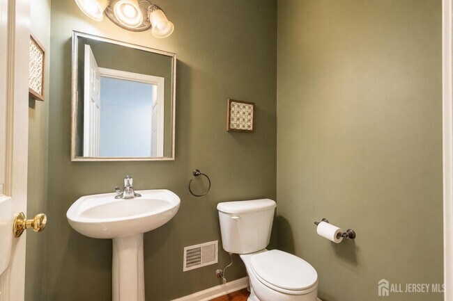 Building Photo - 12 Scarlet Oak Dr