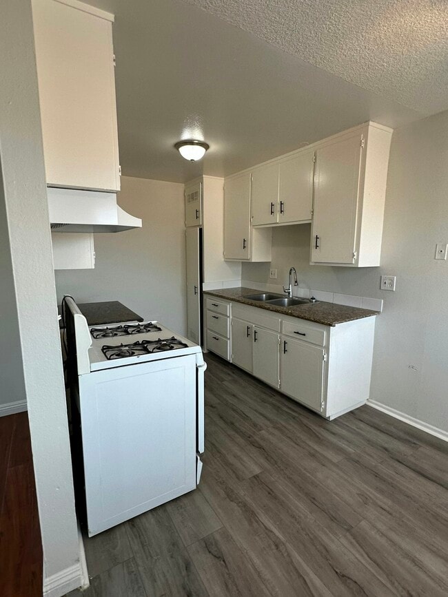 Building Photo - 22877 Adrienne Ave