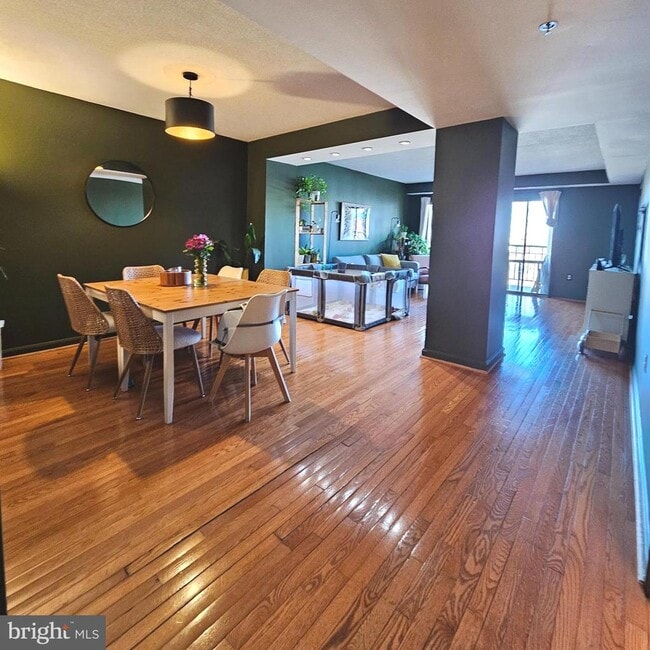 Building Photo - 505 E Braddock Rd