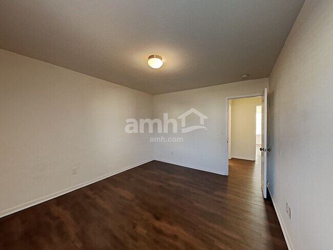 Building Photo - 6236 Leslie Dr