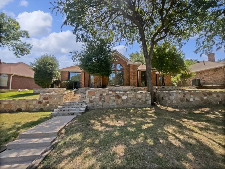Primary Photo - 3614 Queenswood Ln