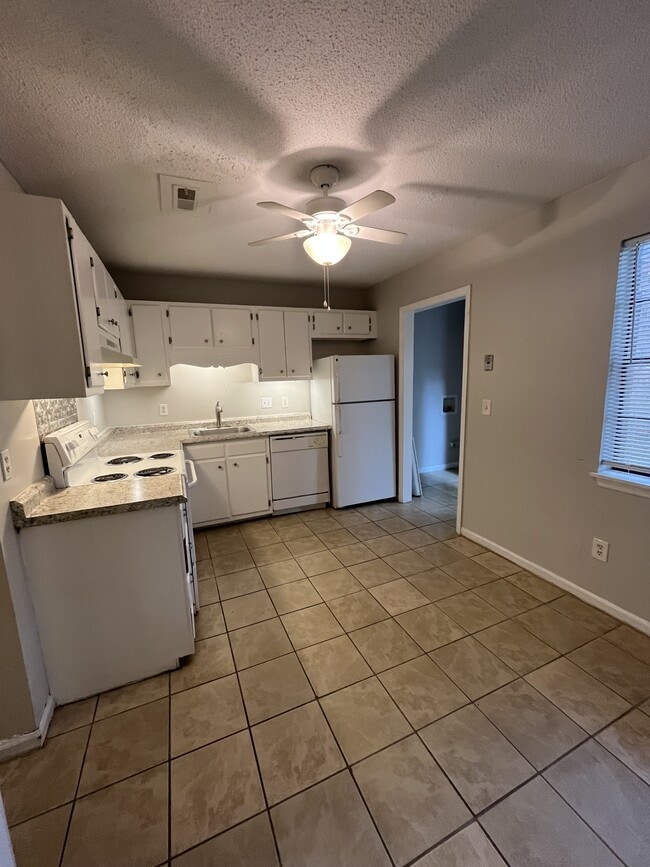 Building Photo - 111 Timber Ln