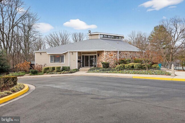 Building Photo - 7 Pickering Ct