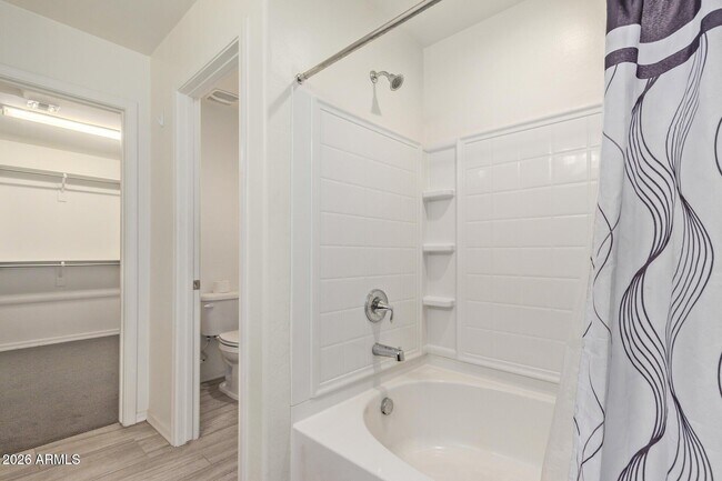 Building Photo - 905 S Canal Dr