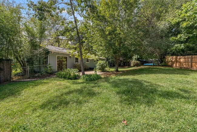 Building Photo - Lovely, Remodeled 3-Bedroom Home in West Asheville with Fenced-In Yard (6 or 12 Month Lease Options)