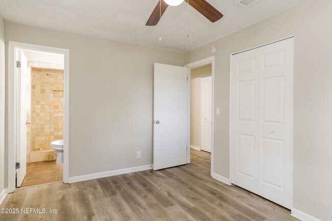 Building Photo - 470 Sigsbee Ct