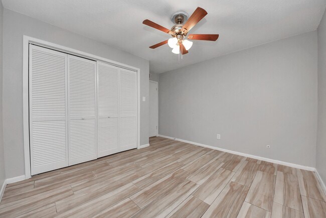 Building Photo - 2744 Briarhurst Dr