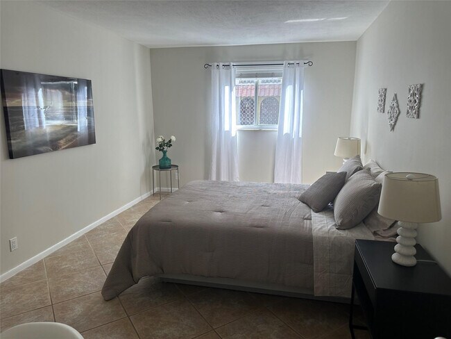 Building Photo - 251 S Cypress Rd