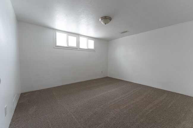 Building Photo - 15 S 400 W