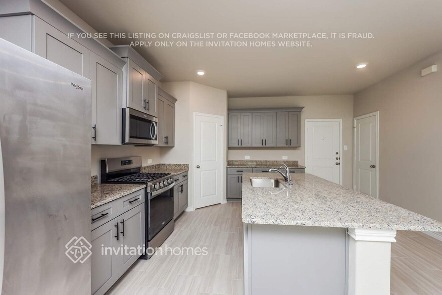 Building Photo - 7175 Blue Jay Way