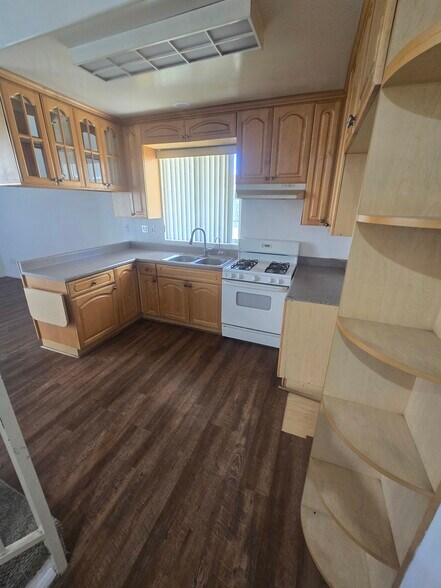 Building Photo - 335 E Providencia Ave
