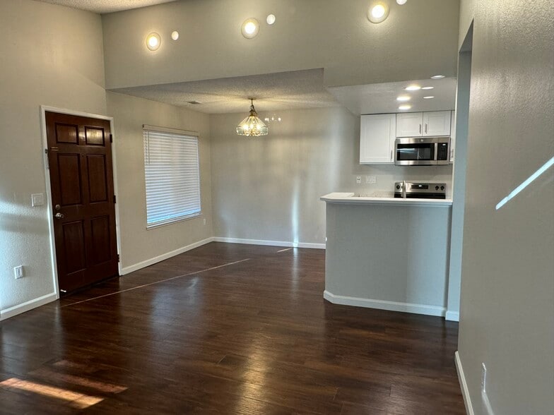 Building Photo - 4915 Conway Ter