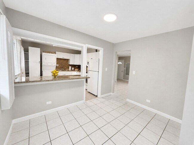Building Photo - 6847 Hawthorne Ln