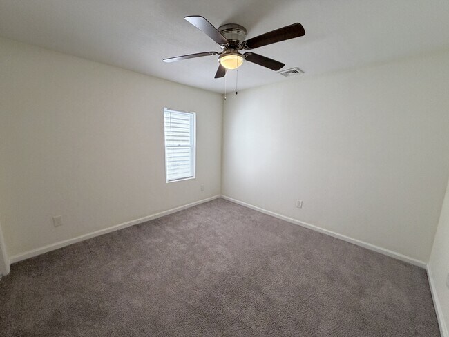 Building Photo - 907 Rugby St