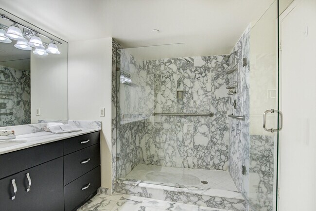 Building Photo - 4301 N Ocean Blvd
