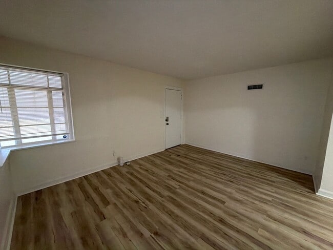 Building Photo - 3004 Capehart Dr