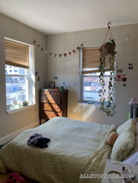 Building Photo - 4 Farrington Ave