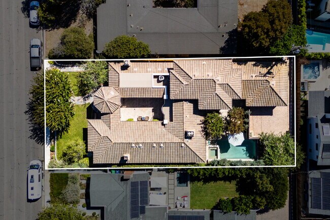 Building Photo - Sophisticated Mediterranean Villa in Newpo...