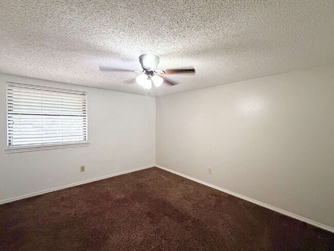 Building Photo - Beautiful 6 bed, 2 bath home in Burleson!
