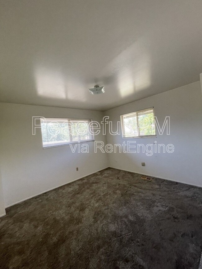 Building Photo - 1477 Brooklane Cir S