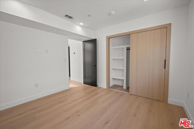 Building Photo - 847 N June St