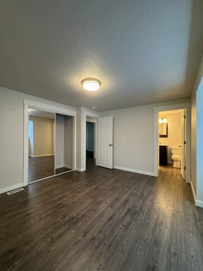 Building Photo - Spacious 4 Bed, 3 Bath House for Rent