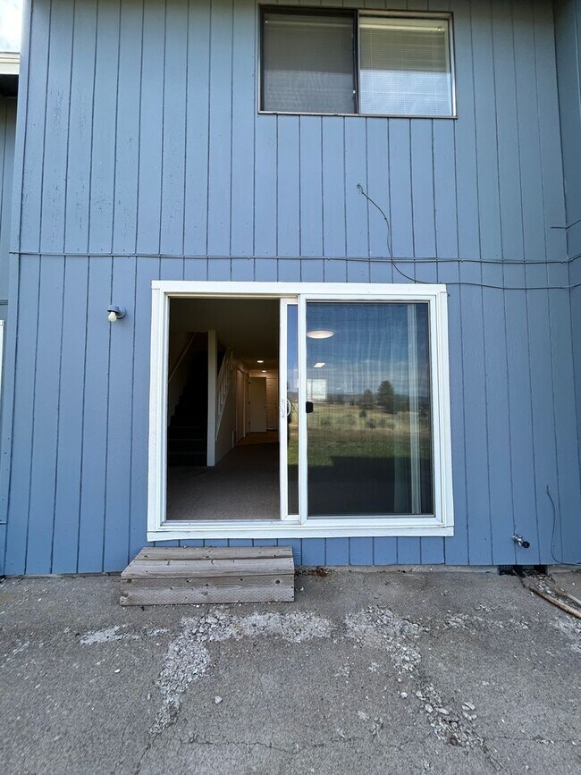 Building Photo - 846 Homedale Rd