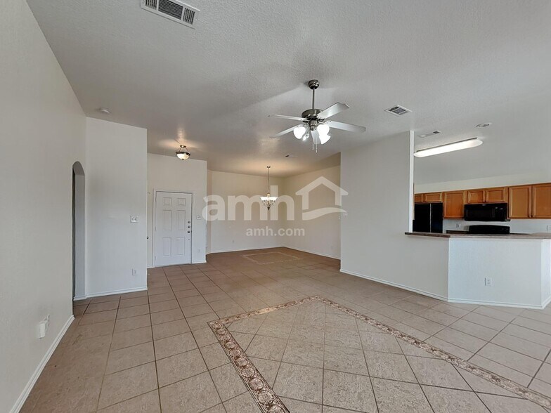 Building Photo - 1620 Northview Dr