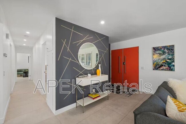 Building Photo - 945 N Buttonwillow Cir