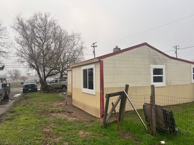 Building Photo - 148-150 Gregory Dr