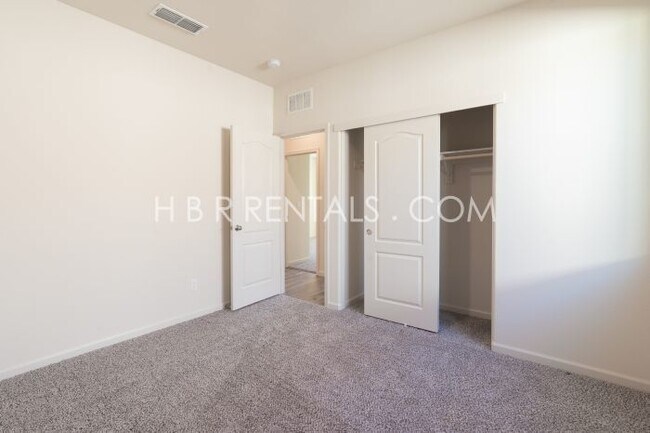 Building Photo - Modern & Spacious SINGLE STORY 4-Bedroom Home in Manteca – Fresh Updates & Comfortable Living