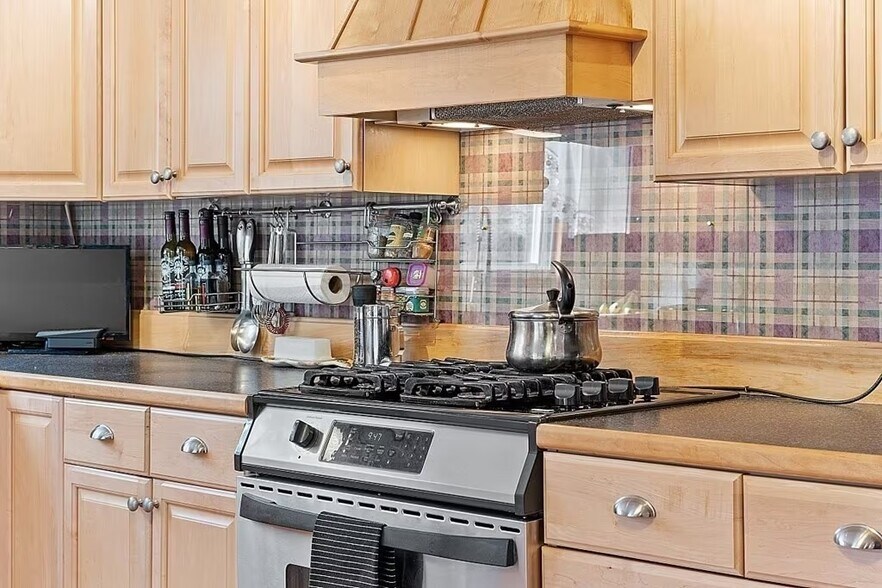 Building Photo - 68 E Bluff Rd