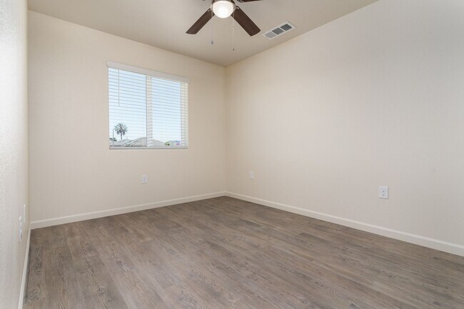 Building Photo - 2485 OAKMOUNT CIRCLE 3 BEDROOM 2 BATHROOM ...