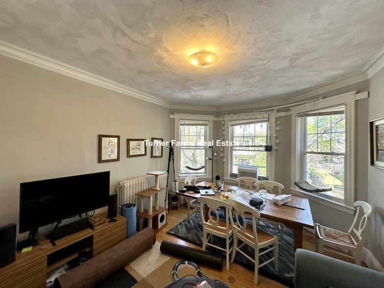 Building Photo - 8A Forest St