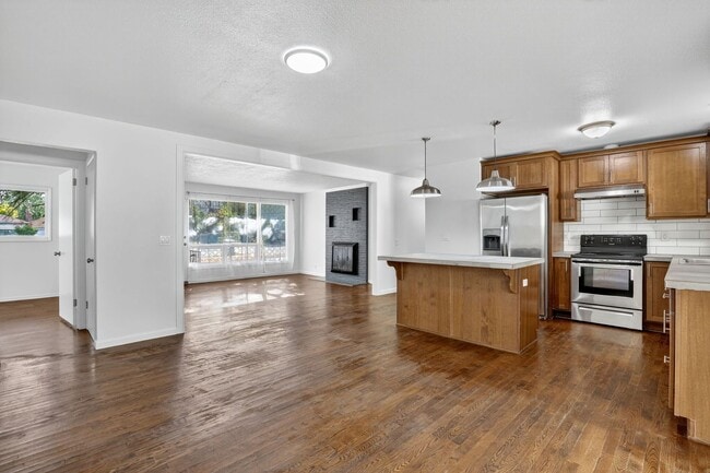 Building Photo - 4 bedroom: Single Level SE Portland Home