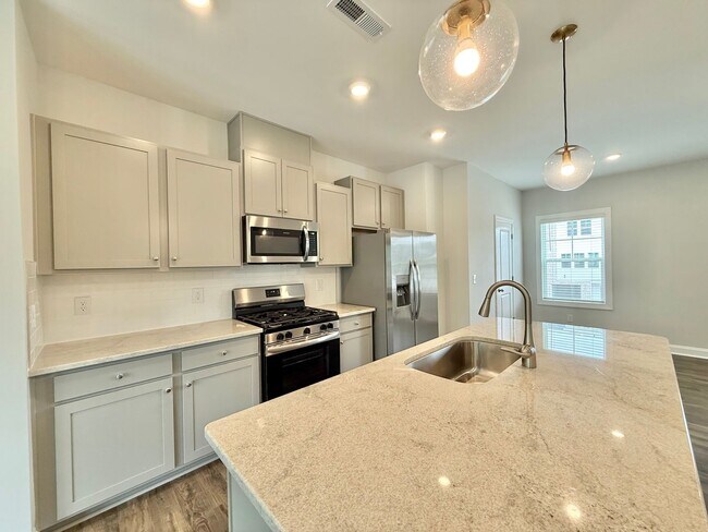 Building Photo - Stunning Newly Built 3BD, 3.5BA Fuquay Varina Townhome Near Shopping and Dining