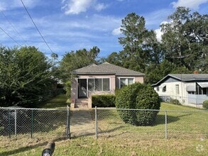 Building Photo - 670 Preston St