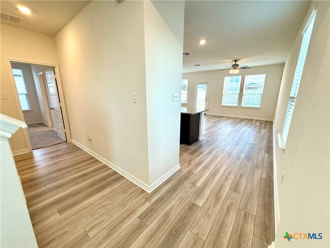 Building Photo - 433 Panther Pass