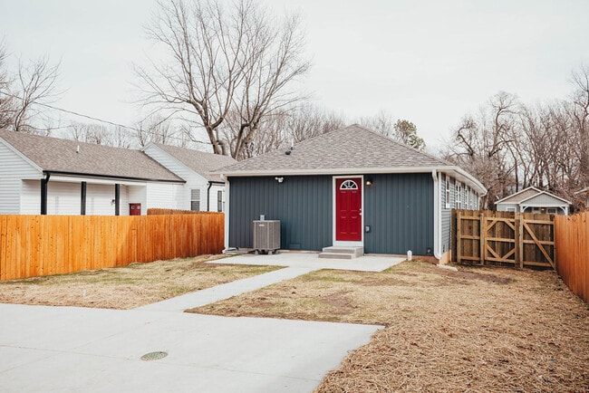 Building Photo - 1337 S Florence Ave