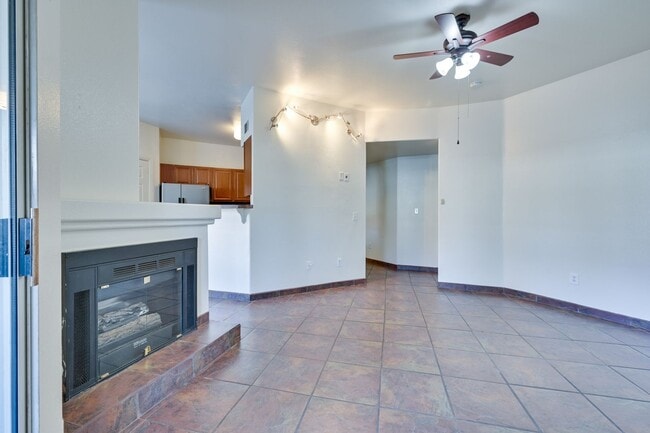 Building Photo - Guard Gated!!! Community Pool, Spa!!! Fitn...