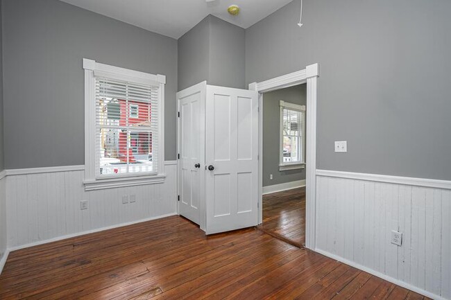 Building Photo - 507 W 38th St