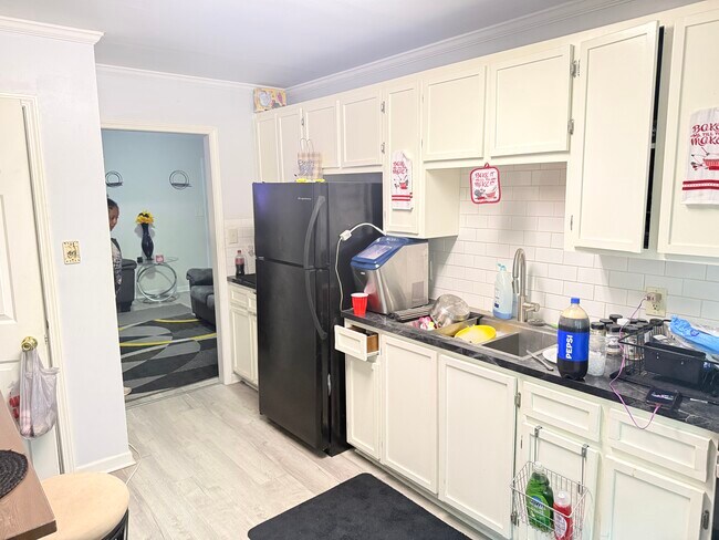 Building Photo - 1147 Alexander St